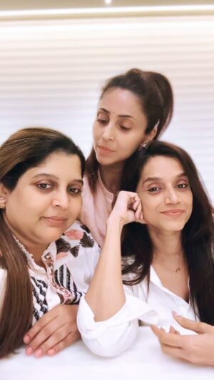 Gautami Kapoor Instagram - Jab dost ho aise …unke bina, hum jiye kaise 😂🙈!! #laughoutloud #friendstime #stressrelief 👀👀