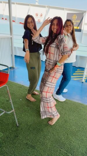 Gautami Kapoor Instagram - Har ek friend …… this is for all my friends ….#friendshipgoals #tolerance #patience #loveyou !! Tag your best friends 🙌🏾❤️
@nehavijaykar you are now tolerated cause you shot this for us 😂🤣