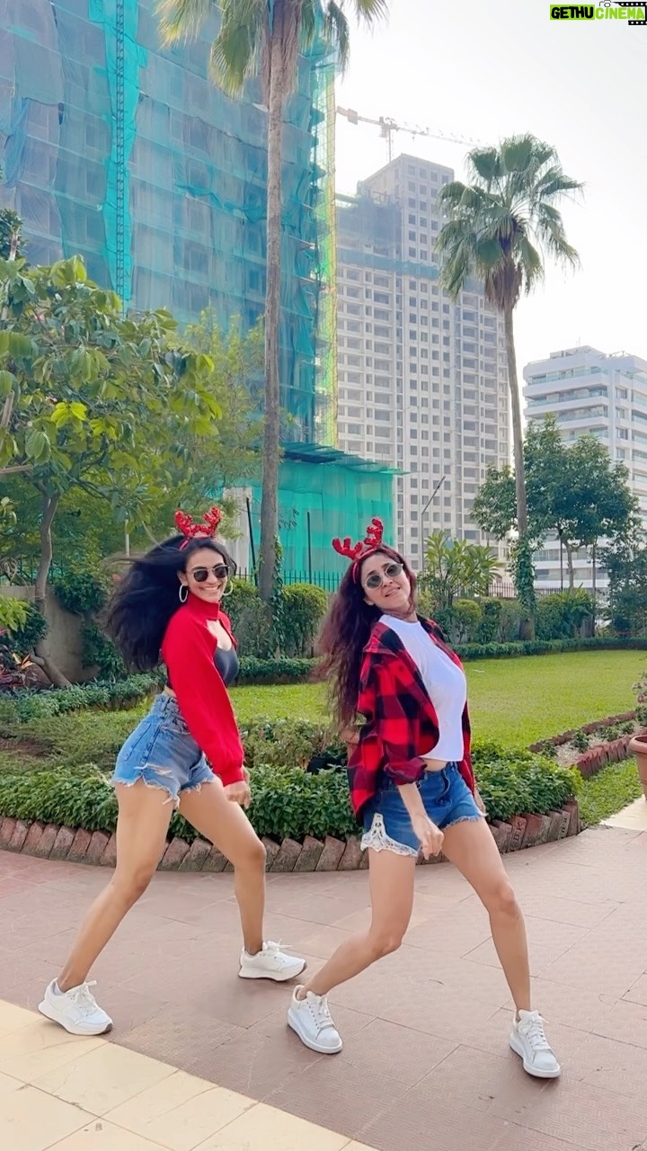Gautami Kapoor Instagram - Counting down to Christmas 🎅 🎄🙋🏼♀️💃 #christmas #excited #fun #countdown #fyp #trending dc: @punch_bunny