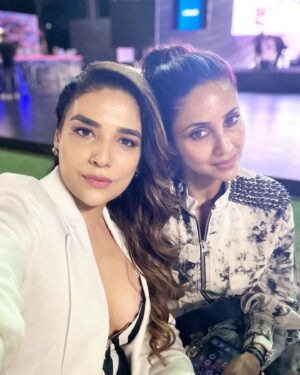 Gautami Kapoor Instagram - Here I would love to admit 
And trust me I have no shame
If I would have been a player 
She would be my whole game
Hey almighty, why o why ! 
Why I am not a man ?
Would have wooed you my love 
We look fantastic when paired in the same frame 
A guiding light, a blessing in disguise 
Heavens yeah ! 
You are absolutely my Twin Flame ! 
❤️🤍❤️
@gautamikapoor