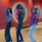 Gautami Kapoor Instagram - Grooving with my ultimate dance squad 🕺 #reelvibes #dancesquad #instagood #reelitfeelit #saauralgendaphool #trendingreels #viral #dancersofinstagram #reelkarofeelkaro #trio #vibes #explore