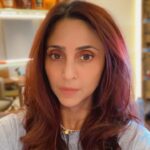 Gautami Kapoor Instagram - Iss weekend pe…..ALOE… VERA….. #moodweekend #buddyvibes😎 #cheers🥂