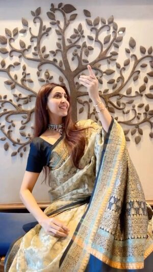 Gautami Kapoor Instagram - On the eve of Janmashtami… freedom to dance 💃freedom to express 😀freedom to love ❤️…what’s your freedom ???…
Thank you @rahulsharma.rg for always inspiring me🙌🏾, @kapadiabhavika_ @hetviiii_30 for shooting this 🫶🏼…#studentoftheyear #radhakrishna #purejoy❤️