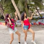 Gautami Kapoor Instagram - Dancing with my main squeeze! 💃 🩷 @gautamikapoor #dance #duo #party #fun #vibes #trendingreels #explore