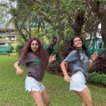 Gautami Kapoor Instagram - Double the energy, double the fun 👯‍♀️ #reels #reelsinstagram #reelkarofeelkaro #dancereels #instagood #trending #viral #reels #dancevideo #instagood #duo #vibes #explore