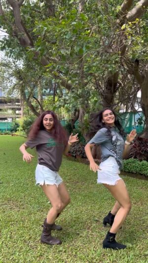 Gautami Kapoor Instagram - Double the energy, double the fun 👯‍♀️

#reels #reelsinstagram #reelkarofeelkaro #dancereels #instagood #trending #viral #reels #dancevideo #instagood #duo #vibes #explore