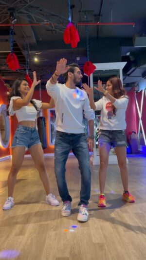 Gautami Kapoor Instagram - Rolling with my favourites 🤍

#trio #dilbara #reelsofinstagram #instagood #weekendvibes #dancereels #reelitfeelit #trending