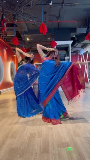 Gautami Kapoor Instagram - Twirling through traditions, dancing in grace,
Saree swirls adding beauty to the dance floor space!💙

#tumkyamile #rockyaurranikipremkahani #dharma ##saree #dancereels #viral #trendingreels #instagood #instagram #trending #ranveer #aliabhatt