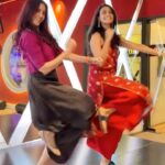 Gautami Kapoor Instagram - Navratri vibes and Garba moves, spreading happiness and groove! ✨💃 #khalasi #cokestudio #gujarati #vibes #navratri #dancereels #hookstep #garba #instagood #reelitfeelit #duo #ethnic