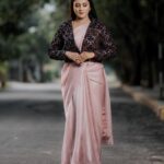 Gauthami Jadav Instagram – 🌸🖤
Makeup @makeover_by_rashmimanoj hairdo @hairstyle_banu 
Designer @mikhu_boutique 
Photography @mega_mind_photography 
#trending #designer #makeup #nominationevent #zeekannada