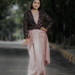 Gauthami Jadav Instagram – 🌸🖤
Makeup @makeover_by_rashmimanoj hairdo @hairstyle_banu 
Designer @mikhu_boutique 
Photography @mega_mind_photography 
#trending #designer #makeup #nominationevent #zeekannada