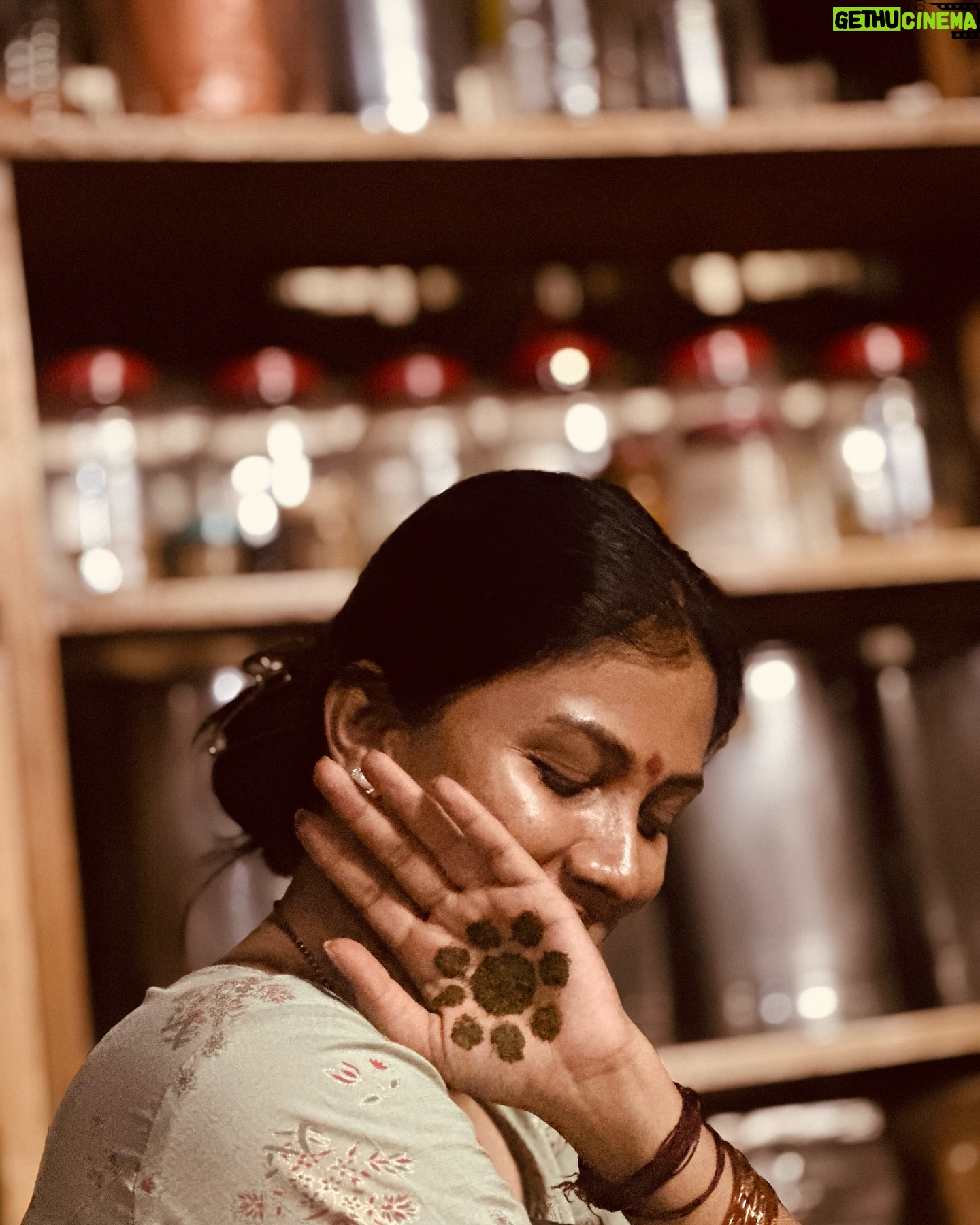 Gauthami Jadav Instagram - Never ending LOVE♥️ for Mehandi😍 Pc @abhishekgkasaragod #gouthamijadav #sathya #mehandi #zeekannada #kannadaserials