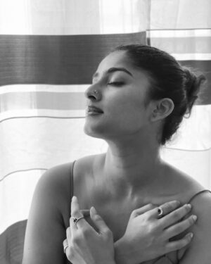 Gayathri Ashok Instagram - Found this gem hidden in my camera roll ✨🕊️

#throwback  #hiddengem  #photoofday  #styling #portrait