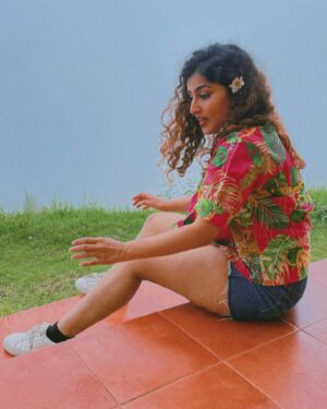 Gayathri Ashok Instagram - Time in nature calms my soul 🤍
Swipe to see a not so calm soul. 

#mountains  #soul  #peaceful  #nature
