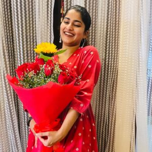 Gayathri Ashok Instagram - Celebrating with roses 🌹🤍✨
@bindhupankaj