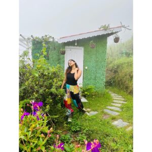 Gayathri Ashok Instagram - Breathe, see, listen, feel what’s around ✨🌻