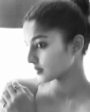 Gayathri Ashok Instagram - Found this gem hidden in my camera roll ✨🕊️

#throwback  #hiddengem  #photoofday  #styling #portrait