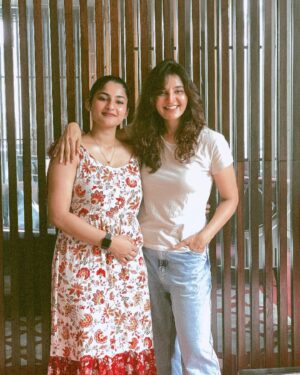 Gayathri Ashok Instagram - One with Manju chechi 🥹🧿❤️
@manju.warrier 

*pinching myself* 
A dream come true to work with the superstar ✨

📷: @hytz.in 

#favorite  #superstar  #manjuwarrier 
#new  #blessed  #footagemalayalammovie