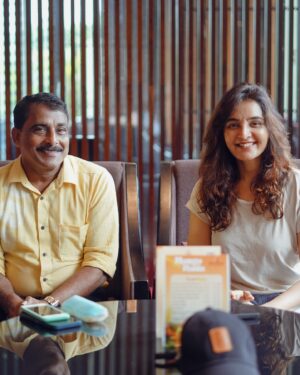 Gayathri Ashok Instagram - One with Manju chechi 🥹🧿❤️
@manju.warrier 

*pinching myself* 
A dream come true to work with the superstar ✨

📷: @hytz.in 

#favorite  #superstar  #manjuwarrier 
#new  #blessed  #footagemalayalammovie