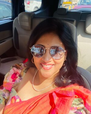 Gayatri Bhargavi Instagram - Shine…
Selfie love..
No Make up ..
Letting my  Skin breathe…
With my best buddy’s Cotton fabrics…
.
.
.
Wearing @sutaqommunity 
#nomakeup #selfie #selflove #pamper #relax #breath #sunglasses #fashion #cottonsaree #simple #keepitreal #keepitsimple #pray #live #love #heal