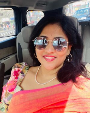 Gayatri Bhargavi Instagram - Shine…
Selfie love..
No Make up ..
Letting my  Skin breathe…
With my best buddy’s Cotton fabrics…
.
.
.
Wearing @sutaqommunity 
#nomakeup #selfie #selflove #pamper #relax #breath #sunglasses #fashion #cottonsaree #simple #keepitreal #keepitsimple #pray #live #love #heal