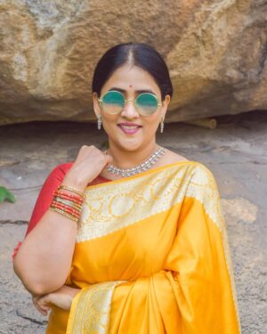 Gayatri Bhargavi Instagram - Celebrate life. 🎊🎉🥳
Your special in your own way.

Positive Vibes, Wedding season, Cricket World Cup, Festive Winters… what ever the occasion is…. 
just dress up & be happy. 
.
.

Inspired by #sabyasachi taken by @vikramsubu 🤩❤️
..
.
.
.

.

#festivewear #sareelove #jwellery #winterfashion #weddingwear #stylish @sabyasachiofficial 
#sunburn #simple #elegant #positivevibes #red #yellow #shades #worldcup #sungod #love #life