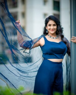 Gayatri Bhargavi Instagram - I Raise to Shine ✨
Flaunting with the New Blue! 🧿

#thankfulgratefulblessed 

My Young Sweetheart Team 
Styled by - @_razzaqui
Assisted by - @aksharamahi7
Outfit - @archithanarayanamofficial
Jewellery - @shopriyaaofficial
Ring - @bcos_its_silver