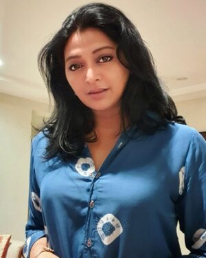 Gayatri Jayaraman Instagram - All set to tackle a busy day!
@mayorijaipur