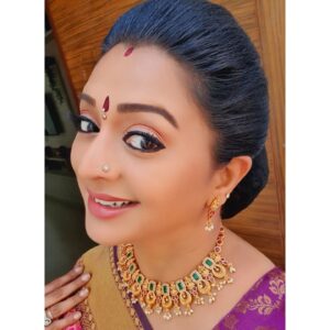 Gayatri Jayaraman Instagram - @nagai_kadai thank you for the lovely jewellery....I feel like a queen!!
@nagai_kadai