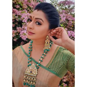 Gayatri Jayaraman Instagram - @eternaljewelry every piece of jewellery is a Masterpiece! Thank you for this gorgeous set, I feel like a princess! So royal, eye catching and sure to make heads turn where ever I go! Do check out the page of @eternaljewelry and you will see that every single piece of jewellery here is unique and simply stunning!
#indianjewellery  #beadedjewelry #kundanjewellery
#instaseller #womenentrepreneurs #classyjewellery #collabjewellery #jewelrylovers