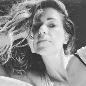 Gaye Gürsel Instagram - Black & white 🍀
 #mood_family #allshotsturkey #bir_dakika #bnwmood #gununkaresi #zamanidurdur #istanbuldayasam  #gununkaresi #objektifimden  #picoftheday