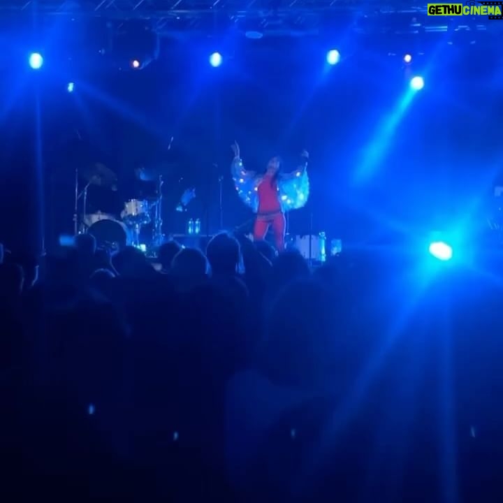Gaye Su Akyol Instagram - Budapest you are a dream and I love to see you ❤️👁️❤️ @budapestritmofestival