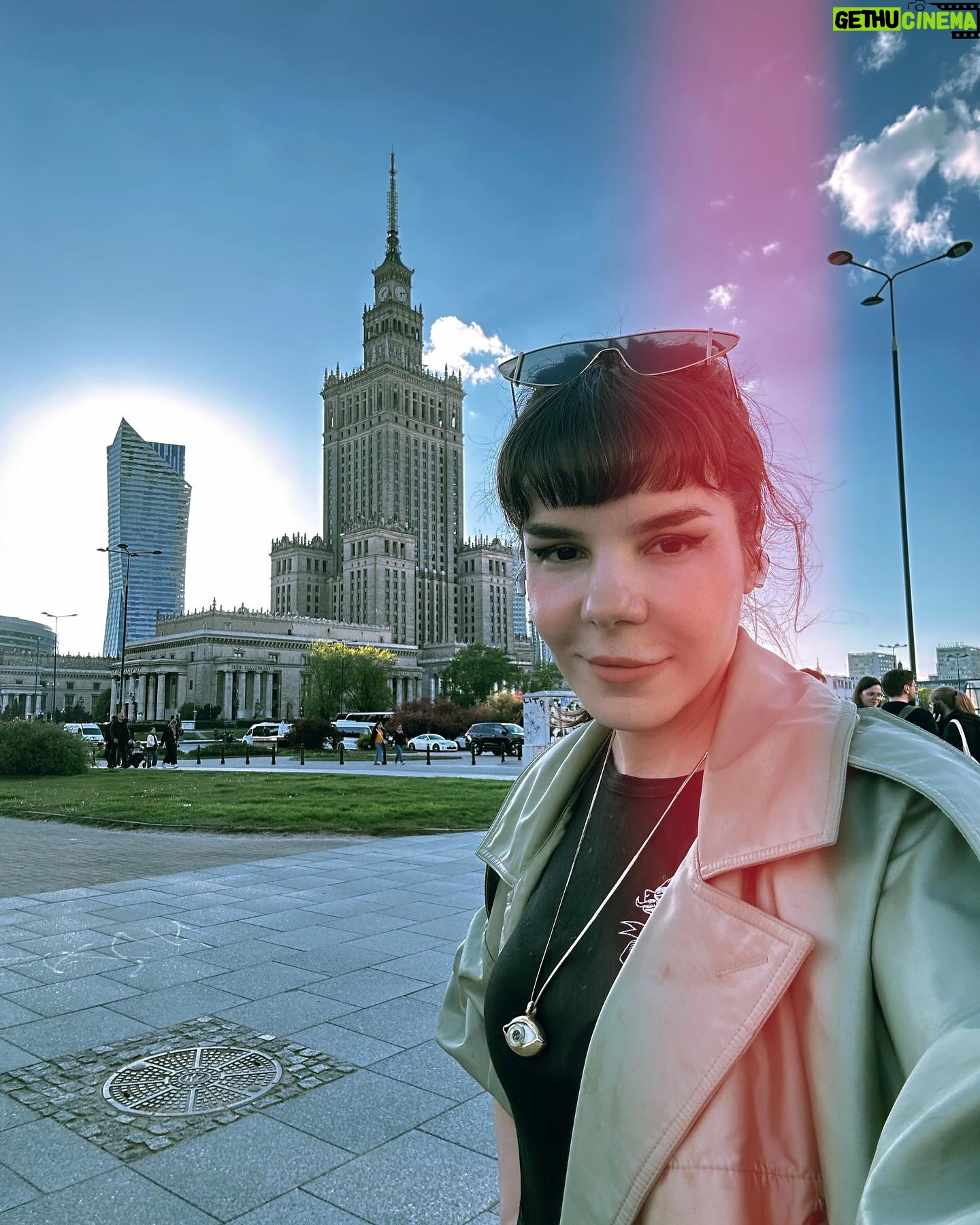 Gaye Su Akyol Instagram - The last couple of days were magic🛸✨ thanks for bringing your starry skies with you my loves 26.04 - BE - Brussels - Botanique 28.04 - PL - Warszawa - Pardon To Tu #anatoliandragonworldtour2024
