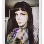 Gaye Su Akyol Instagram - dünyanın bütün simleri, birleşin! 19 Mayıs 2024 make up & styling: 🖖🐉