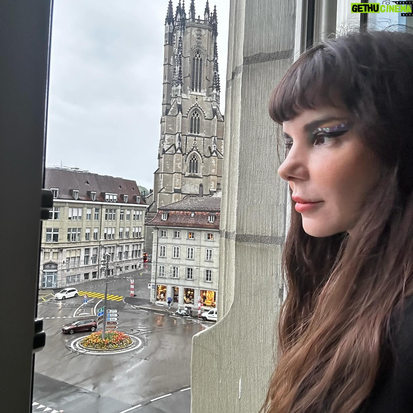 Gaye Su Akyol Instagram - buraya unutmak istemediğim bazı anlar bırakıyorum. 🏓berlin heidelberg fribourg🌴 hi bye