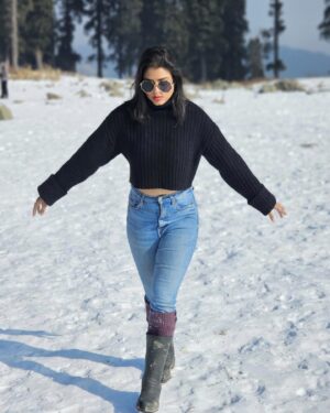 Geetashree Roy Instagram - Dear Mountain,
 Nothing's gonna change my love for you.
You oughta know by now how much I love you
One thing you can be sure of
I'll never ask for more than your love.. 
  Forever Yours❤️