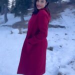 Geetashree Roy Instagram - Sab kuch mera tumhi toh ho….😍❤️😍#snow mountain. #reels #snow #bepanhapyaarr #reelkarofeelkaro #mountains