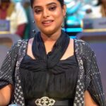 Geetashree Roy Instagram - "বাঙালি লড়ে, বাঙালি গড়ে, বাঙালি আজও দাদাগিরি করে" দেখুন 'দাদাগিরি' শনি - রবি @ 9:30pm, শুধুমাত্র #ZeeBangla-র পর্দায়! #Dadagiri10Reels #ZBReels #ZeeOnTheGoReels #ZbrApr24