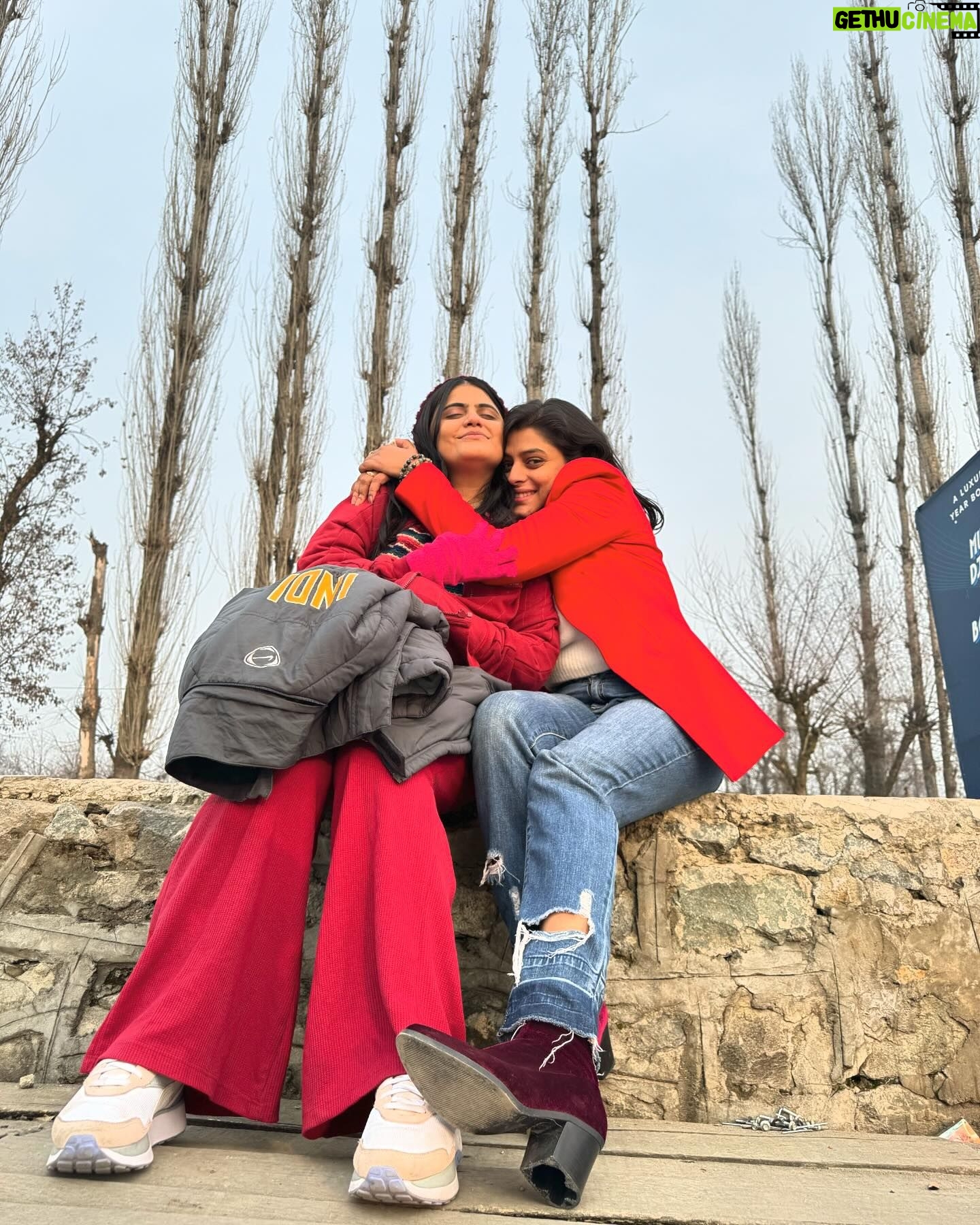 Geetashree Roy Instagram - Sisters are joined “Heart to Heart “..
