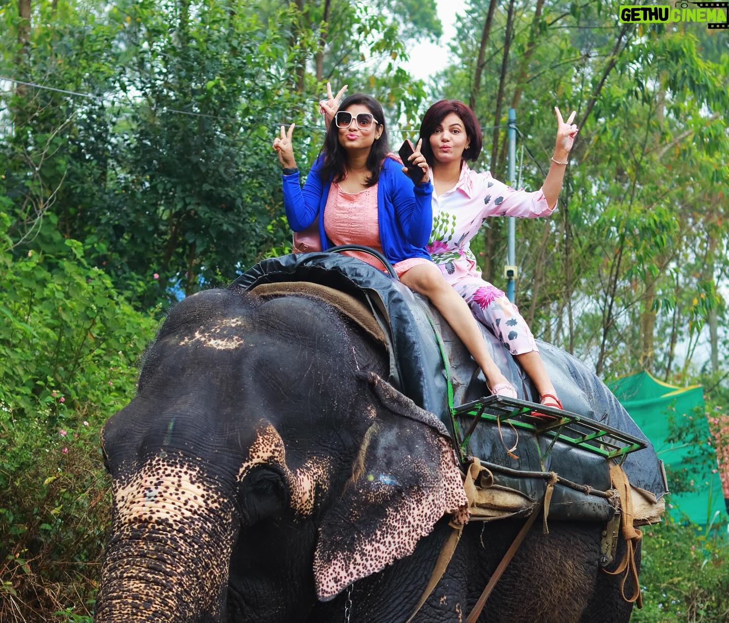Geetashree Roy Instagram - Moments I’ll cherish forever….. bhai @prabirdas_official lots of love and thanks for everything baby sis ❤️❤️❤️ #vacation #instagood #instagram #instadaily #instalike #love #friends #bonding #fun #actor #tollywood #sayantanimullick