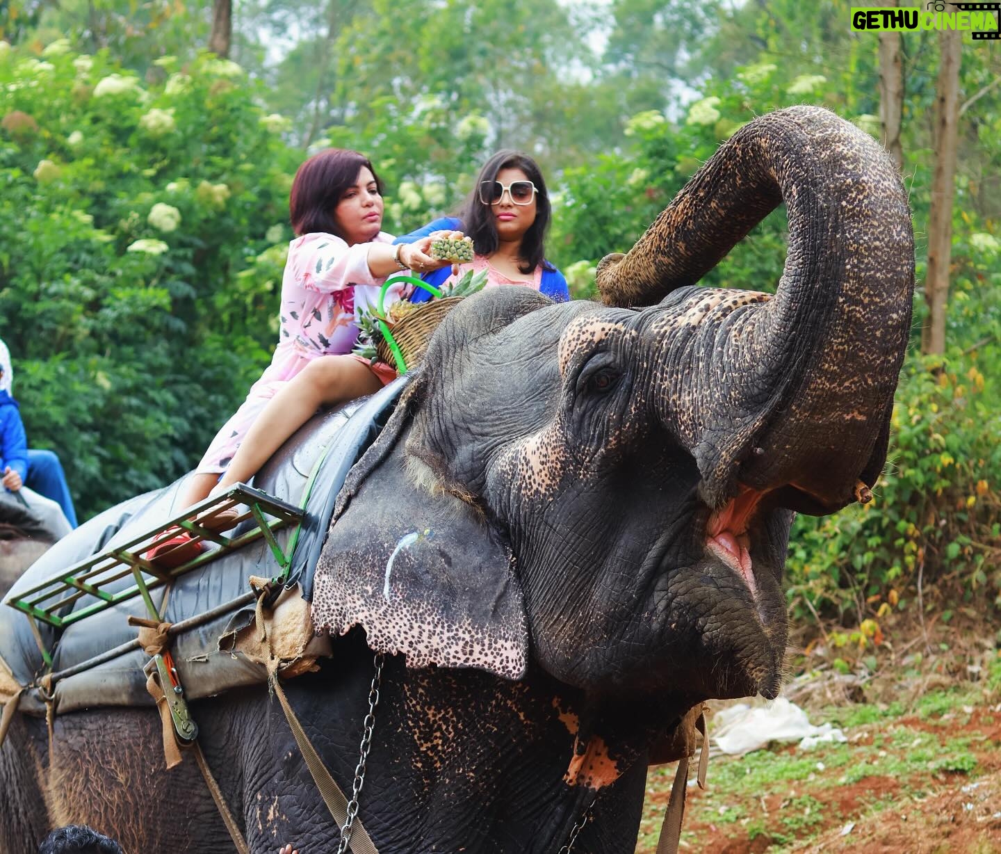 Geetashree Roy Instagram - Moments I’ll cherish forever….. bhai @prabirdas_official lots of love and thanks for everything baby sis ❤️❤️❤️ #vacation #instagood #instagram #instadaily #instalike #love #friends #bonding #fun #actor #tollywood #sayantanimullick