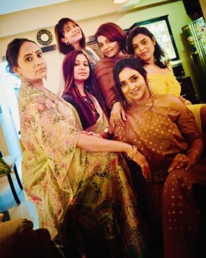 Geetashree Roy Instagram - The SQUAD!! Here’s to another Night that turned into Morning… Thank you Ladies for making my day so Special ❤️❤️❤️

Thank you @neelzpics & @patra7612 for the amazing clicks!!