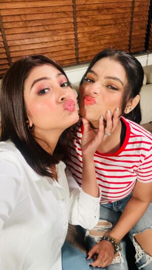 Geetashree Roy Instagram - No matter who takes the better selfie, or poses better, we’ll always be there to complete each other, just like Kit and Kat. #YouMakeMyBreak

#KitKat #Kit #Kat #ValentinesDay #Valentines #haveabreak #Collab