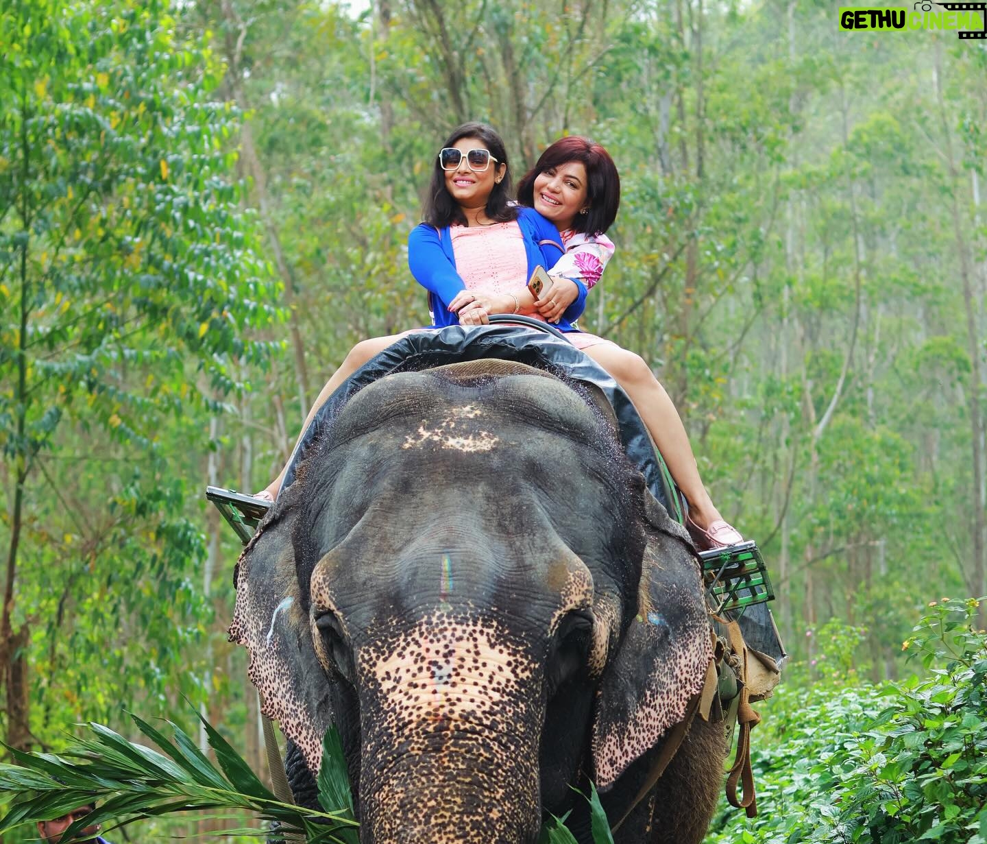 Geetashree Roy Instagram - Moments I’ll cherish forever….. bhai @prabirdas_official lots of love and thanks for everything baby sis ❤️❤️❤️ #vacation #instagood #instagram #instadaily #instalike #love #friends #bonding #fun #actor #tollywood #sayantanimullick