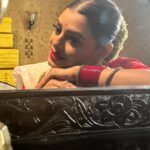Geetashree Roy Instagram - Ek baar dekh lijiye…🥰🥰 #reels #vintagesoul #ekbaardekhlijiye❤️🌹dewanabanadijiye❤️🌹jalnekohaitaiyaarhum❤️🥀parvaanabanadijiye❣️❣️ #trendingreels #reelsinstagram