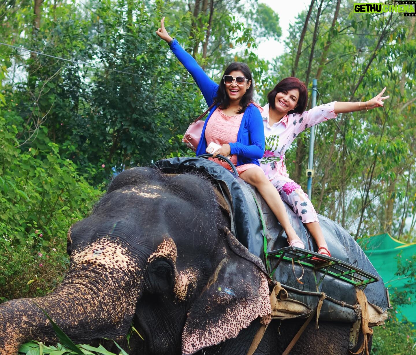Geetashree Roy Instagram - Moments I’ll cherish forever….. bhai @prabirdas_official lots of love and thanks for everything baby sis ❤️❤️❤️ #vacation #instagood #instagram #instadaily #instalike #love #friends #bonding #fun #actor #tollywood #sayantanimullick