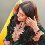 Geetashree Roy Instagram - हाय पानी में हाए पानी में कोन जलता है चौदहवी शब को कहां चांद कोई ढलता है चौदहवी शब को कहां चांद कोई ढलता है||