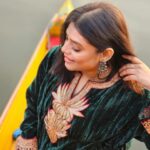 Geetashree Roy Instagram - हाय पानी में हाए पानी में कोन जलता है चौदहवी शब को कहां चांद कोई ढलता है चौदहवी शब को कहां चांद कोई ढलता है||