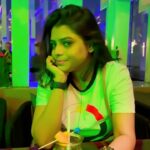 Geetashree Roy Instagram - When you are addicted to food… Pehle lalkare naal…. #réel #pehlelalkarenaal #reelsinstagram #trendingreels
