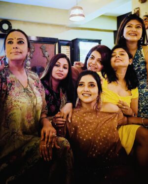 Geetashree Roy Instagram - The SQUAD!! Here’s to another Night that turned into Morning… Thank you Ladies for making my day so Special ❤️❤️❤️

Thank you @neelzpics & @patra7612 for the amazing clicks!!